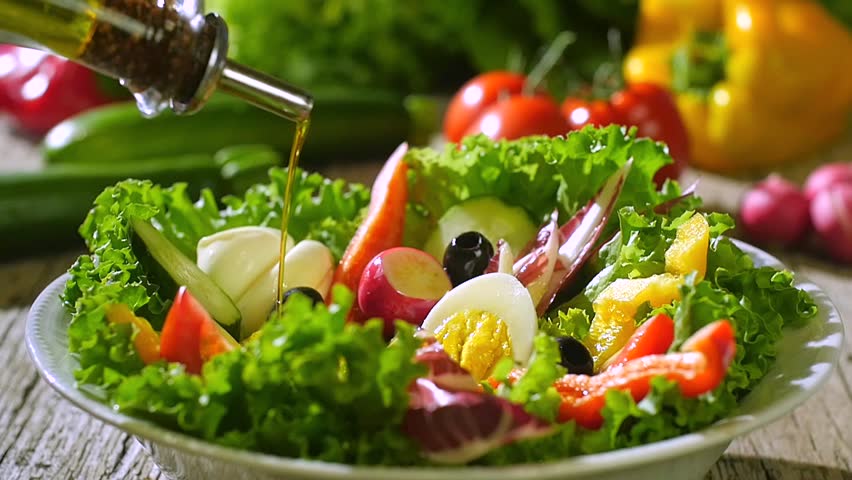 ¿Qué aceite de oliva elegir para condimentar mejor nuestra ensalada?
