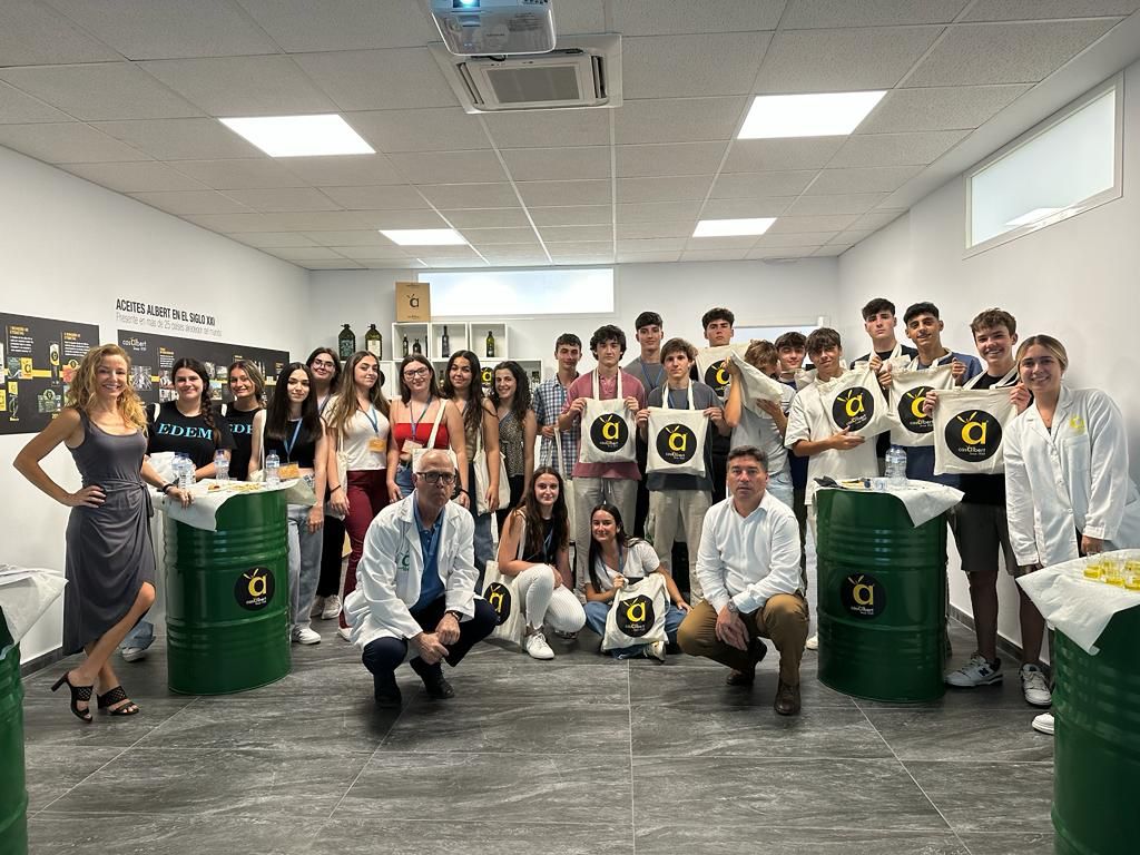 Estudiantes de EDEM Escuela de Empresarios visitan Aceites Albert