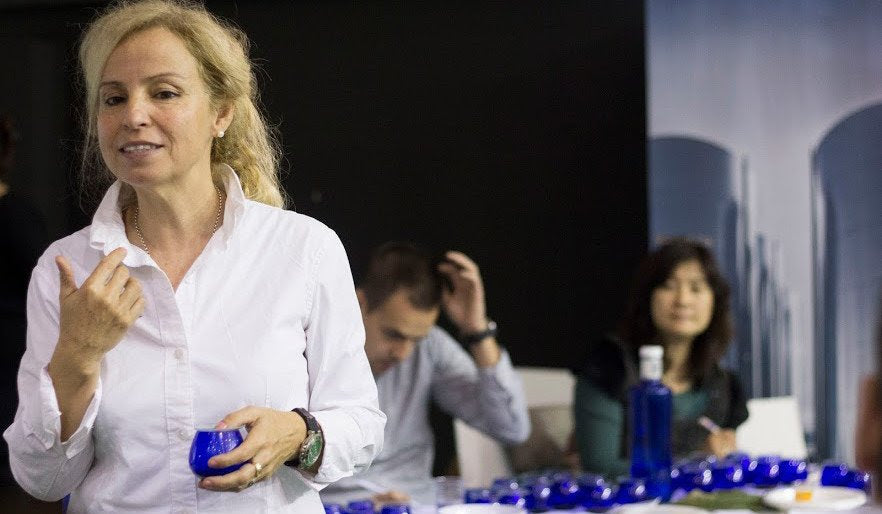 La cata de Aceite de Oliva Virgen Extra es uno de los grandes retos de la sociedad española